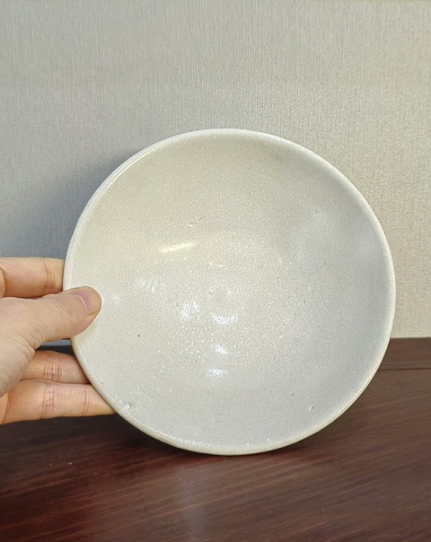 古玩陶瓷邢窯白釉玉璧底唇口盞真品鑒賞圖