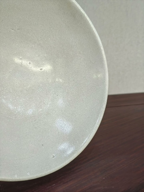 古玩陶瓷邢窯白釉玉璧底唇口盞真品鑒賞圖