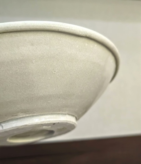 古玩陶瓷邢窯白釉玉璧底唇口盞真品鑒賞圖