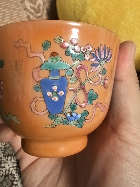 古玩陶瓷珊瑚紅粉彩八寶紋仰鐘杯真品鑒賞圖