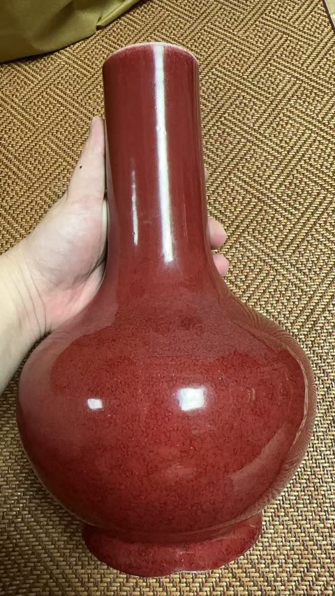 古玩陶瓷紅釉瓶真品鑒賞圖