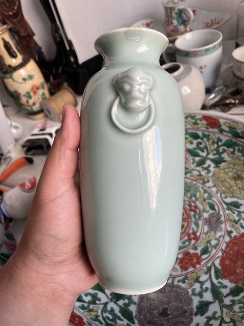 古玩陶瓷清晚期豆青釉雙獸耳燈籠瓶真品鑒賞圖