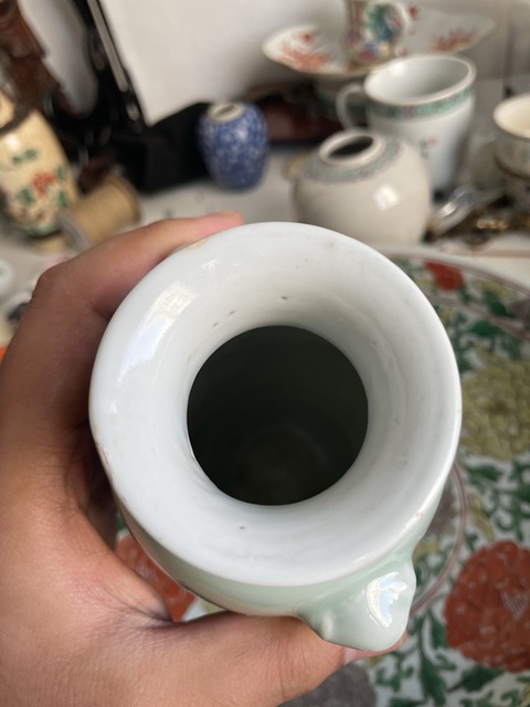 古玩陶瓷清晚期豆青釉雙獸耳燈籠瓶真品鑒賞圖