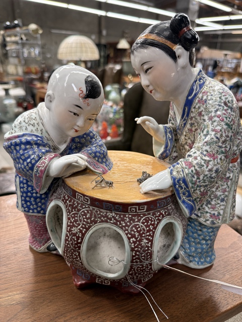 古玩陶瓷嬰戲粉彩塑像真品鑒賞圖