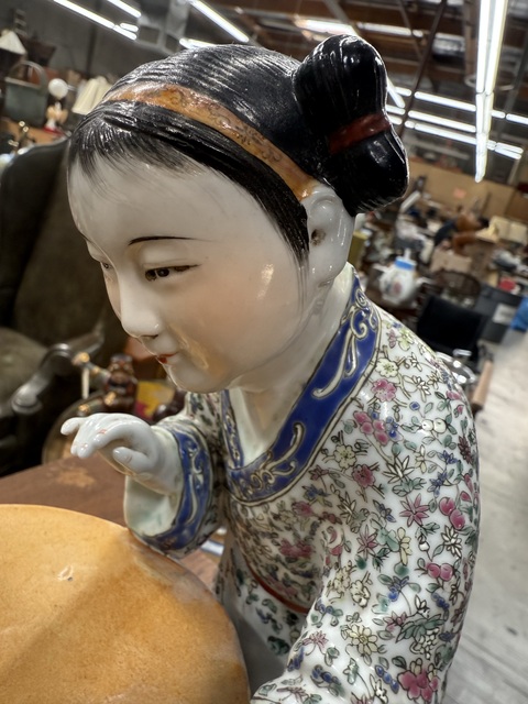古玩陶瓷嬰戲粉彩塑像真品鑒賞圖