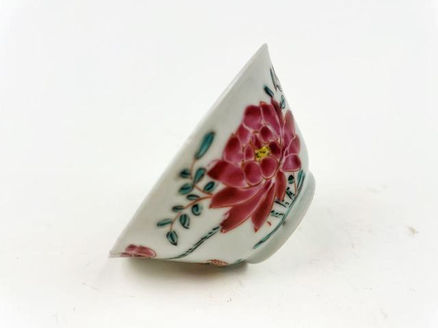 古玩陶瓷清雍正·粉彩蓮池鴛鴦馬蹄杯拍賣,當(dāng)前價(jià)格198元
