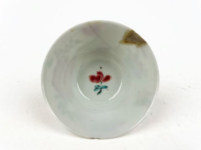 古玩陶瓷清雍正·粉彩蓮池鴛鴦馬蹄杯拍賣,當(dāng)前價(jià)格198元