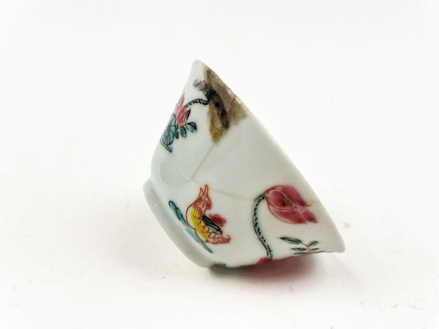 古玩陶瓷清雍正·粉彩蓮池鴛鴦馬蹄杯拍賣,當(dāng)前價(jià)格198元