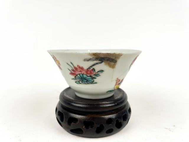 古玩陶瓷清雍正·粉彩蓮池鴛鴦馬蹄杯拍賣,當(dāng)前價(jià)格198元