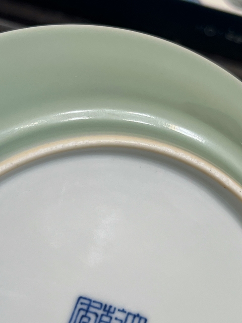 古玩陶瓷清乾隆豆青釉盤真品鑒賞圖