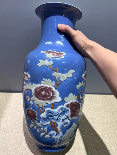 古玩陶瓷釉下三彩花卉紋撇口瓶真品鑒賞圖