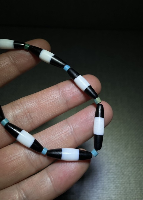 古玩玉器清代.黑白琉璃線珠串(8顆)拍賣，當前價格1399元