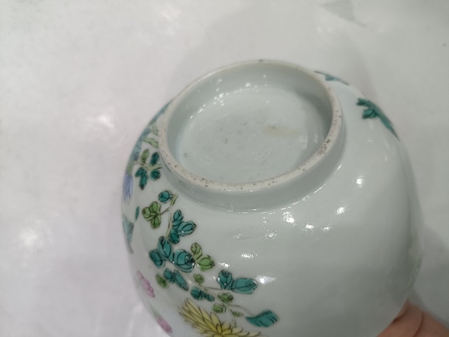 古玩陶瓷花卉紋粉彩碗真品鑒賞圖