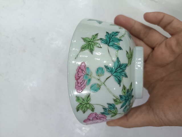 古玩陶瓷花卉紋粉彩碗真品鑒賞圖