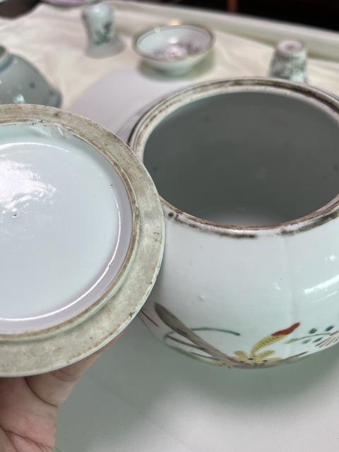 古玩陶瓷粉彩鶴鹿同春茶壺真品鑒賞圖