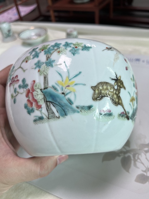 古玩陶瓷粉彩鶴鹿同春茶壺真品鑒賞圖