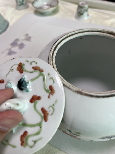 古玩陶瓷粉彩鶴鹿同春茶壺真品鑒賞圖