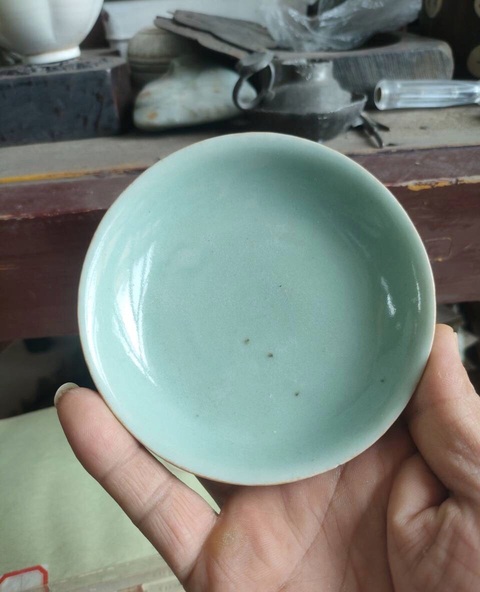 古玩陶瓷豆青釉盤真品鑒賞圖