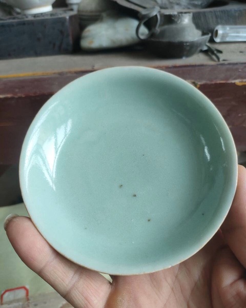 古玩陶瓷豆青釉盤真品鑒賞圖