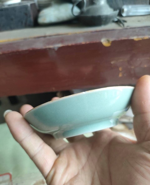 古玩陶瓷豆青釉盤真品鑒賞圖