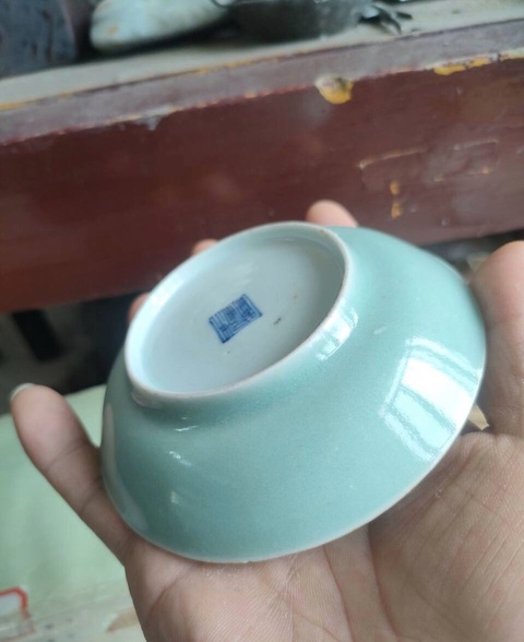 古玩陶瓷豆青釉盤真品鑒賞圖
