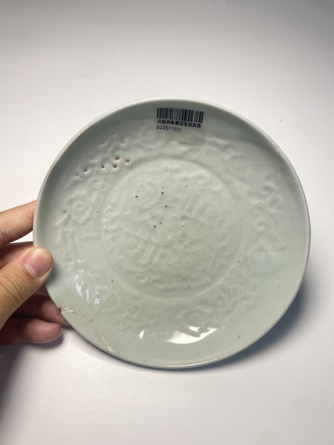 古玩陶瓷樞府釉花卉紋盤真品鑒賞圖