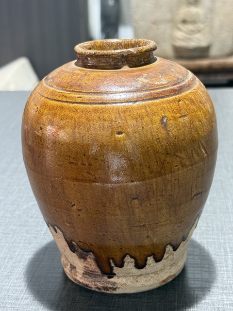 古玩陶瓷唐代黃釉罐真品鑒賞圖