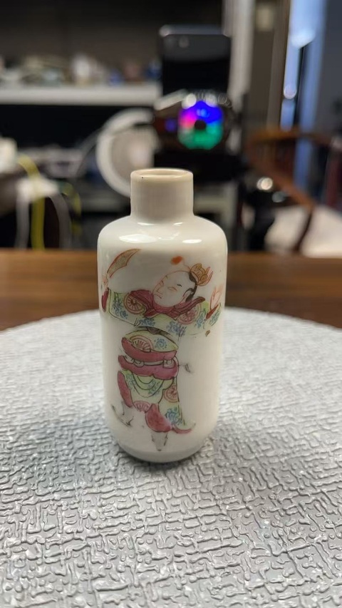 古玩陶瓷人物紋粉彩鼻煙壺真品鑒賞圖