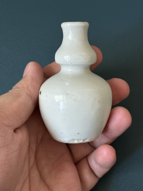 古玩陶瓷嬰戲紋粉彩葫蘆瓶式鼻煙壺真品鑒賞圖