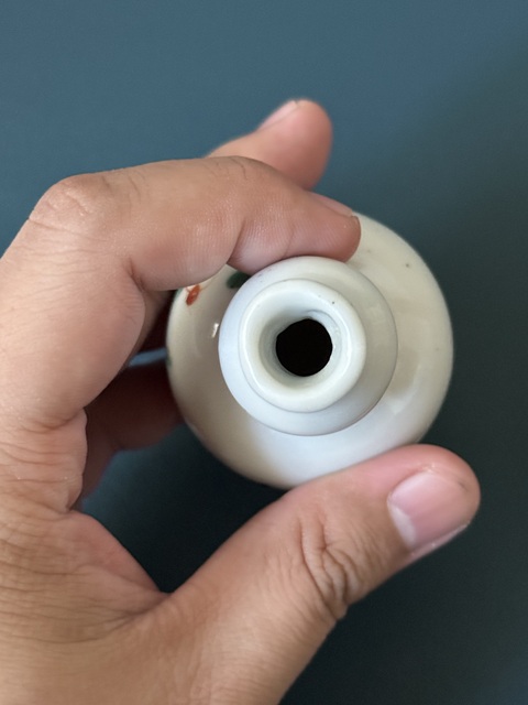 古玩陶瓷嬰戲紋粉彩葫蘆瓶式鼻煙壺真品鑒賞圖