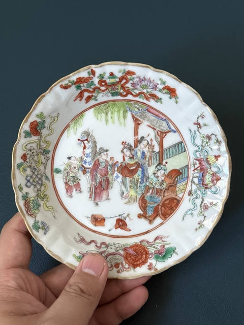 古玩陶瓷粉彩人物故事花口盤真品鑒賞圖