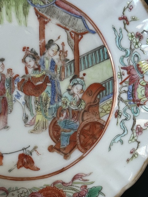 古玩陶瓷粉彩人物故事花口盤真品鑒賞圖