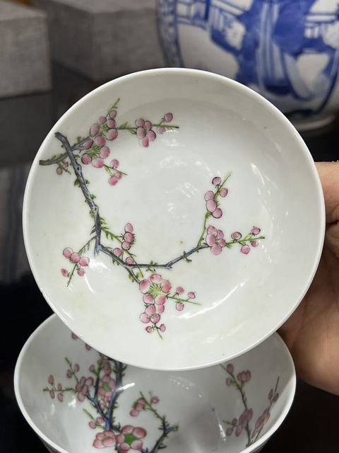 古玩陶瓷粉彩梅花過墻紋蓋碗真品鑒賞圖