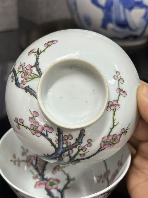 古玩陶瓷粉彩梅花過墻紋蓋碗真品鑒賞圖