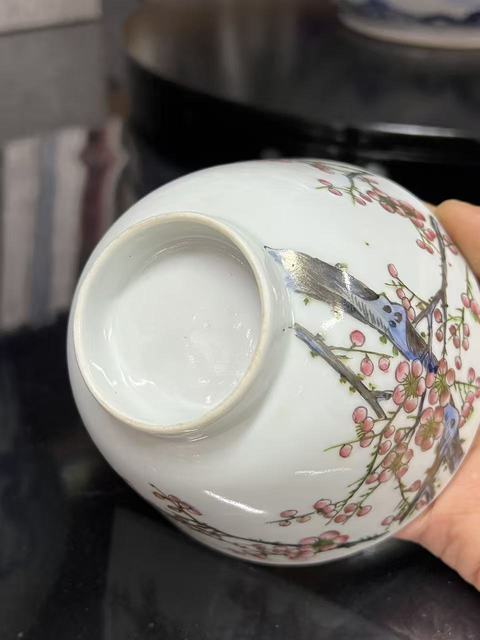 古玩陶瓷粉彩梅花過墻紋蓋碗真品鑒賞圖