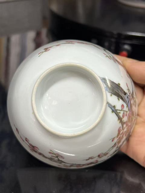 古玩陶瓷粉彩梅花過墻紋蓋碗真品鑒賞圖