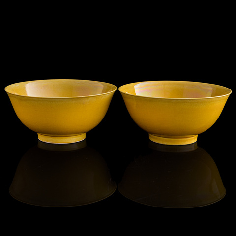 古玩陶瓷宣統里外素黃宮式碗一對拍賣，當前價格150000元