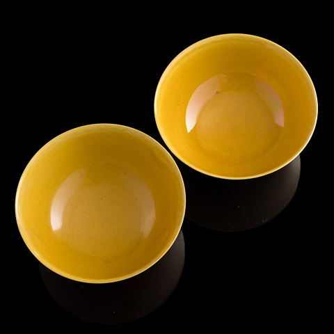 古玩陶瓷宣統里外素黃宮式碗一對拍賣，當前價格150000元