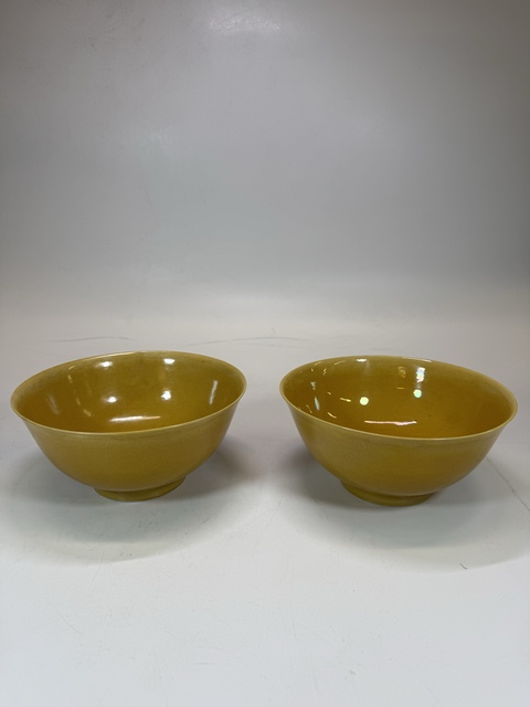 古玩陶瓷宣統里外素黃宮式碗一對拍賣，當前價格150000元