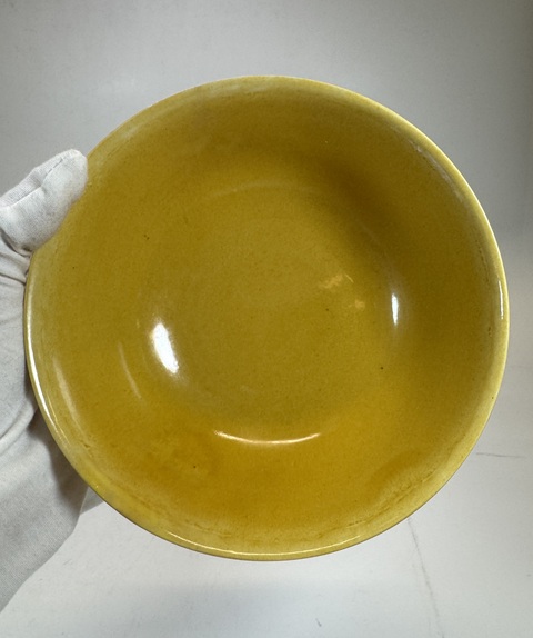 古玩陶瓷宣統里外素黃宮式碗一對拍賣，當前價格150000元