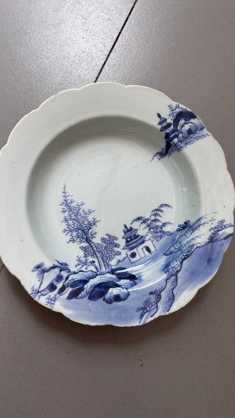 古玩陶瓷青花山水人物花口盤真品鑒賞圖