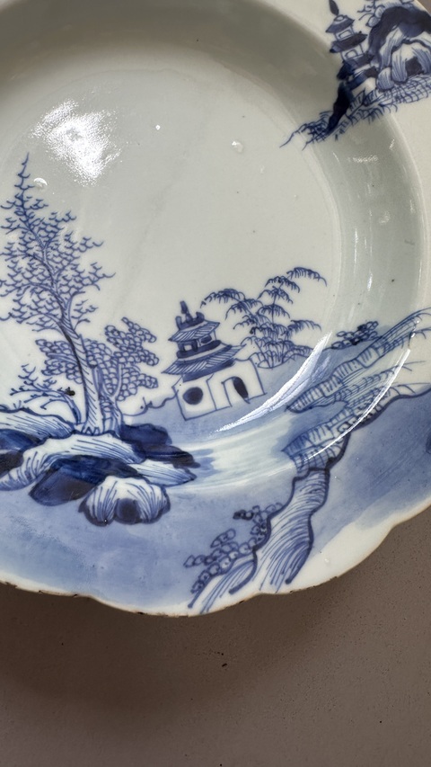 古玩陶瓷青花山水人物花口盤真品鑒賞圖