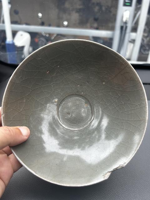 古玩陶瓷龍泉青瓷刻仰蓮紋碗真品鑒賞圖
