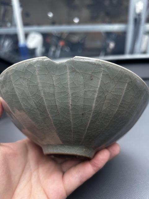 古玩陶瓷龍泉青瓷刻仰蓮紋碗真品鑒賞圖