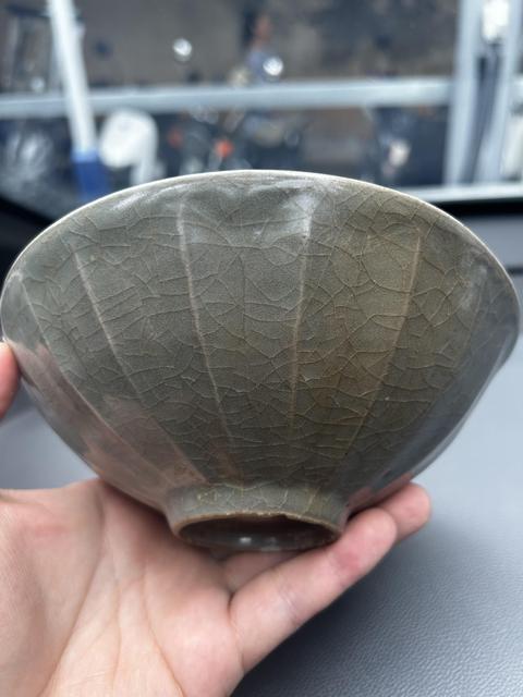 古玩陶瓷龍泉青瓷刻仰蓮紋碗真品鑒賞圖