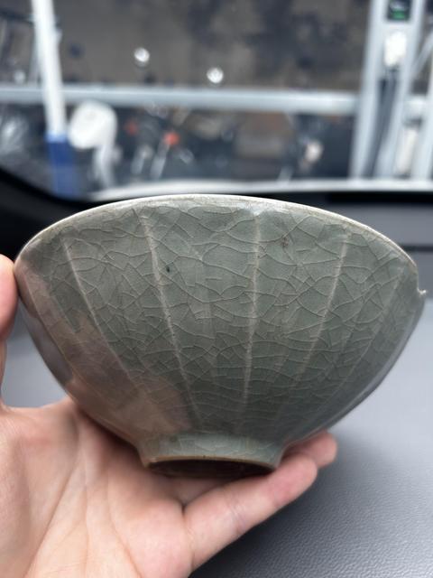 古玩陶瓷龍泉青瓷刻仰蓮紋碗真品鑒賞圖