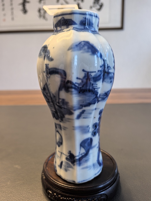 古玩陶瓷康熙青花瓶真品鑒賞圖