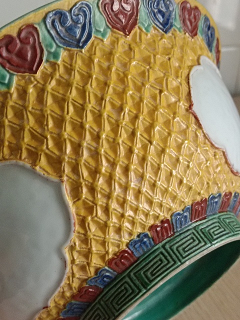 古玩陶瓷五彩堆塑錦地碗真品鑒賞圖
