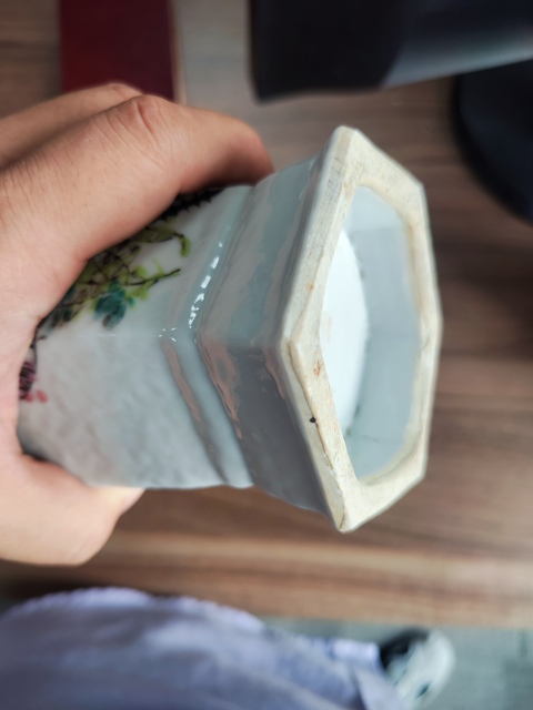 古玩陶瓷淺絳彩花鳥紋詩雙獅耳六方瓶真品鑒賞圖