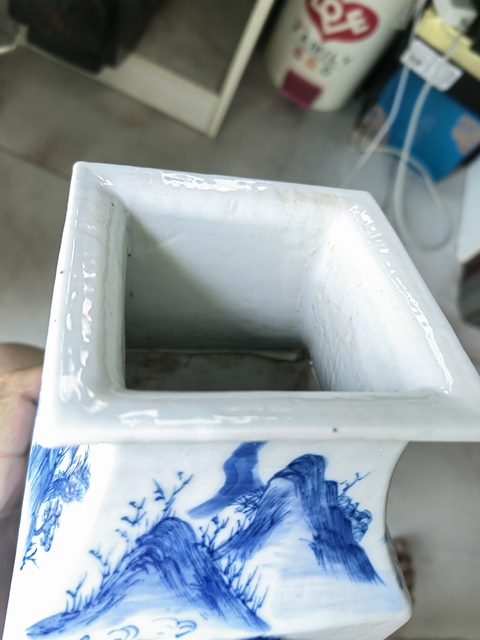 古玩陶瓷青花山水人物通景山水四方瓶真品鑒賞圖